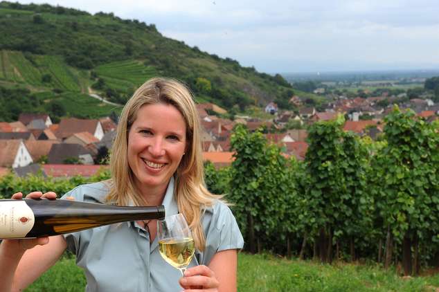Agathe Bursin pouring her wine into a glass